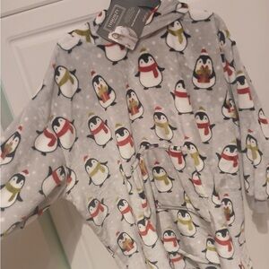 Penguin Print Throwzy